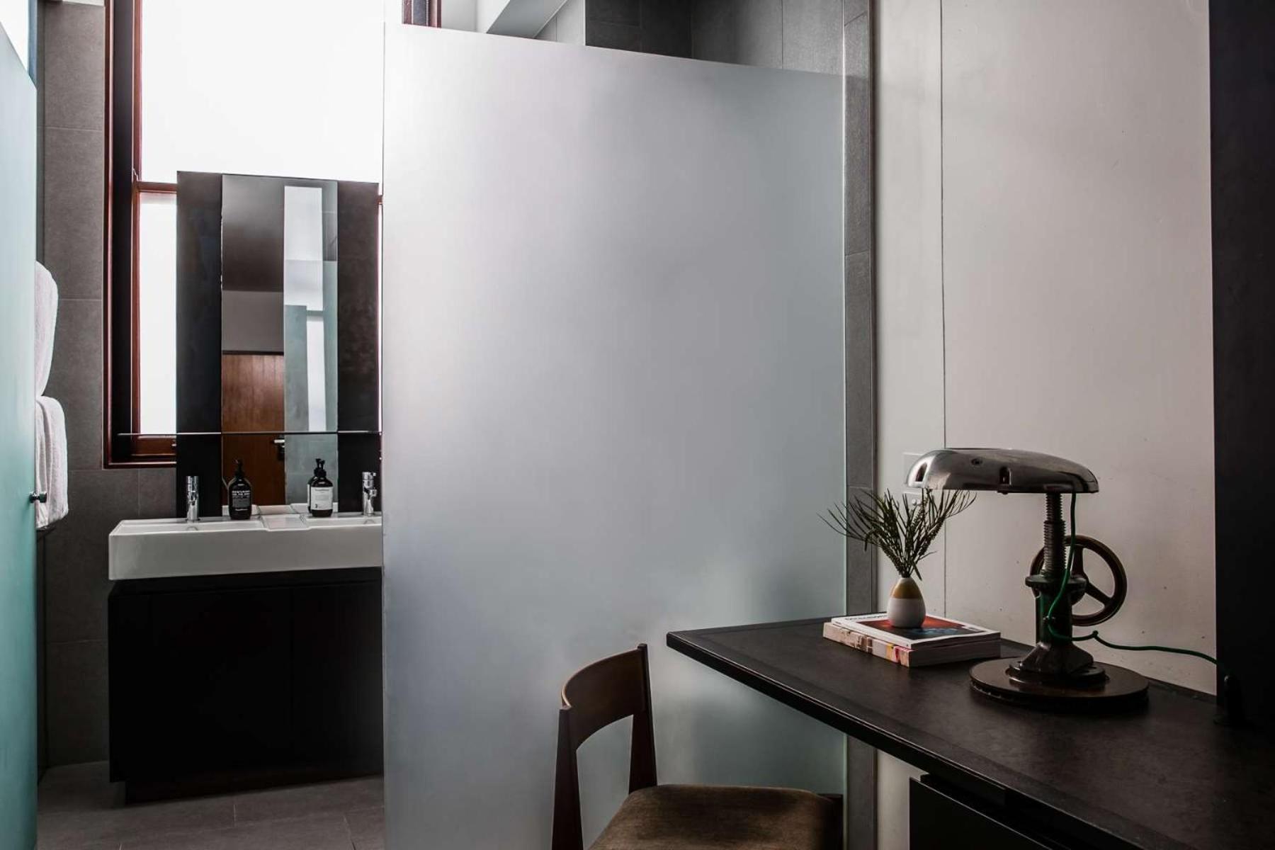 The Old Clare By Ode Hotels Sidney Dış mekan fotoğraf A room at the hotel